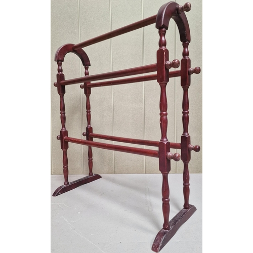 126 - A vintage, freestanding towel rail. Dimensions(cm) H78, W71, D31.