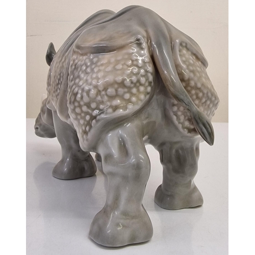 249 - A (likely) Continental porcelain Rhinoceros figure, from early 20th century. Dimensions(cm) H13, L24... 