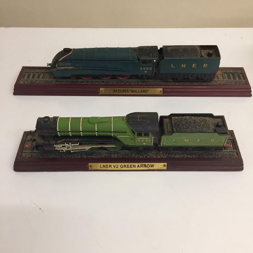 380 - A mixed lot of railway-related items. To include five GWR mugs (all have some damage), together with... 