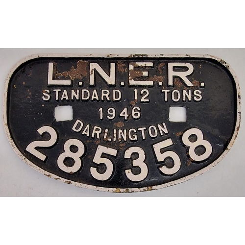 444 - A cast-iron rail wagon plate - 'LNER - Standard 12 Tons 1946 No.285358'. Dimensions 16cm x 27cm.