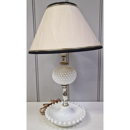 509 - A vintage lamp. Will need re-wiring to pass PAT test. Height 40cm.