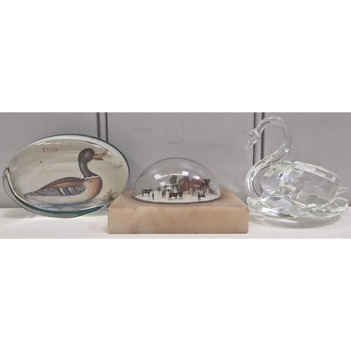 550 - A large collection of vintage glassware. To include hunting scene decanter & glasses, table centrepi... 