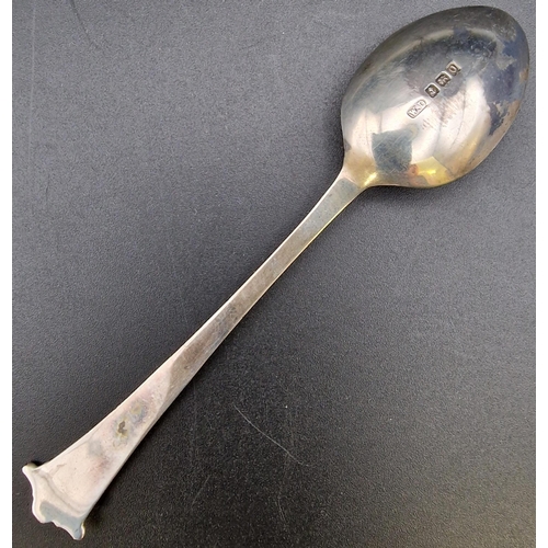 615 - A cased set of six silver teaspoons. Hallmarked Birmingham 1938, by 'Martin & Co'. Combined weight a... 