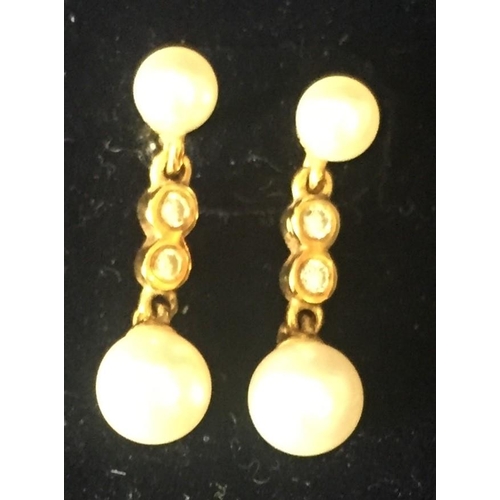 632 - A pair of 18ct gold/pearl earrings. Total weight approx. 2.3g.