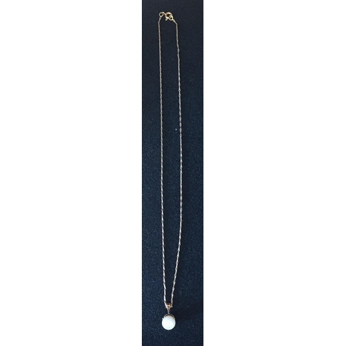 634 - A 9ct gold chain, with single pearl pendant. Total weight approx. 3.5g.