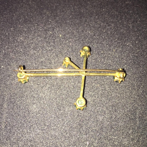 667 - A 15ct gold Southern Cross, five stone brooch. Weight approx. 4.8g