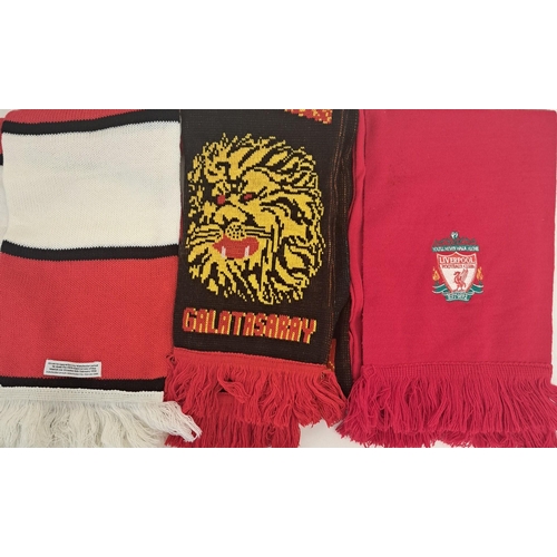 990 - A mixed lot of Man Utd & Liverpool football memorabilia. To include 2007 FA Cup & 2009 Champions Lea... 