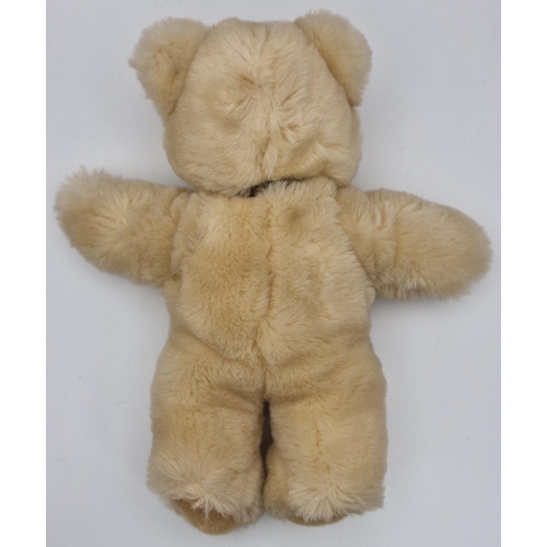 747 - A vintage, 24cm Steiff bear.