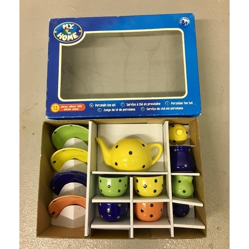 790 - A boxed, children's tea set. Appears unused.