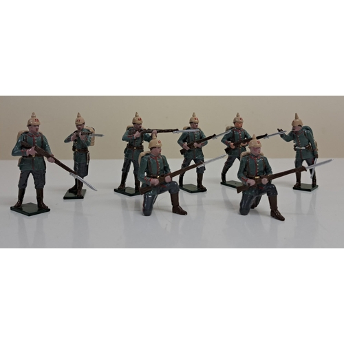 897 - A pristine/boxed set of eight 'German Infantry 1914' soldiers. Hand-painted by 'Tradition'. Model no... 