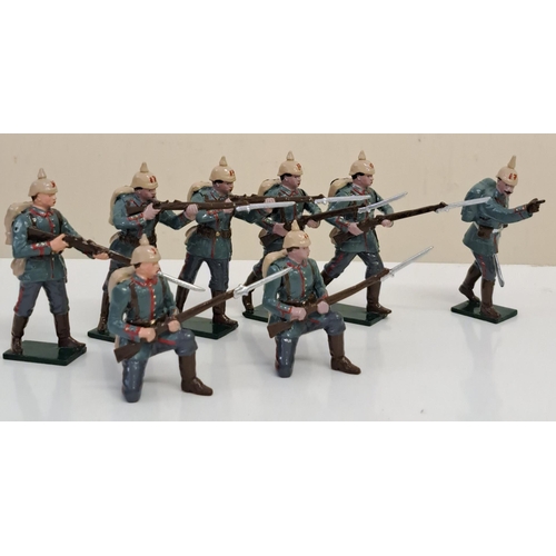 899 - A pristine/boxed set of eight 'German Infantry 1914' soldiers. Hand-painted by 'Tradition'. Model no... 