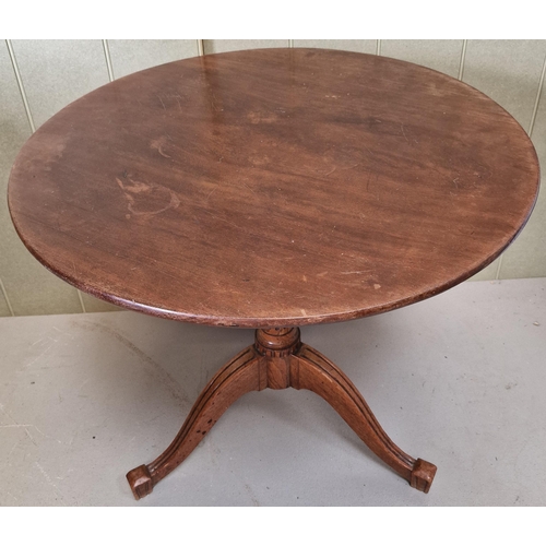 48 - A round, Edwardian pedestal occasional table. Dimensions(cm) H72, W81, D81.