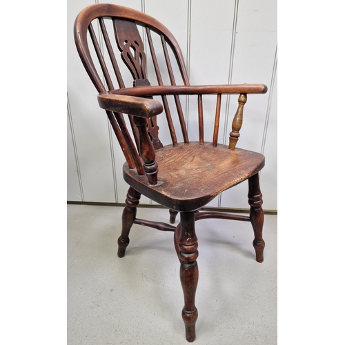 91 - An early 19th century Windsor armchair. Dimensions(cm) H74(37 to seat), W48, D40.