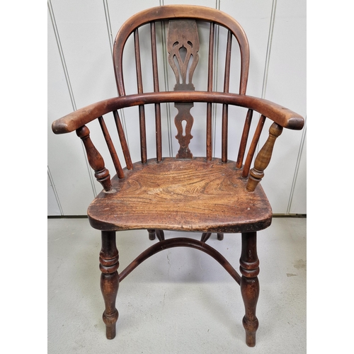 91 - An early 19th century Windsor armchair. Dimensions(cm) H74(37 to seat), W48, D40.