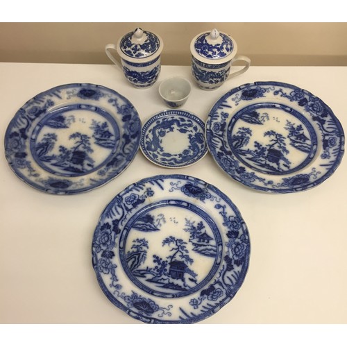 314 - A collection of Chinese pattern, early 20th century tableware. Large plates have 'Hong Kong' stamp t... 