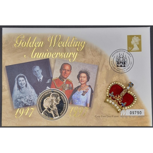 579 - A commemorative Queen's Golden Wedding £5 coin first day cover, numbered 09790, together with a crow... 