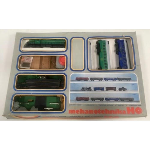 804 - A vintage, HO scale, boxed (without clear plastic windows) train set by 'Mehanotehnika' (Yugoslavian... 