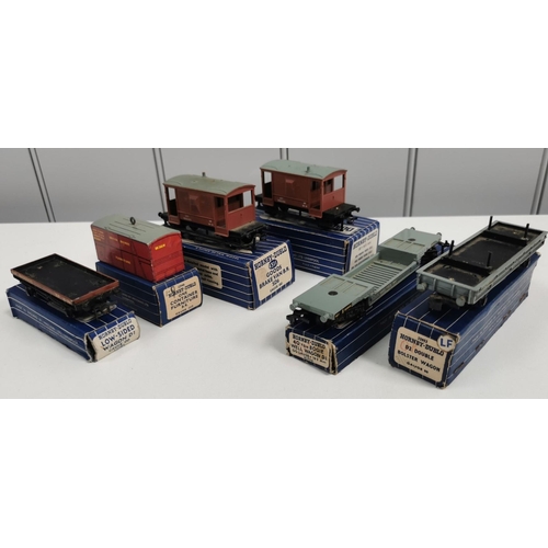 806 - A collection of six, boxed Hornby-Dublo wagons. To include Goods Brake Vans B.R.(x2); Furniture Cont... 