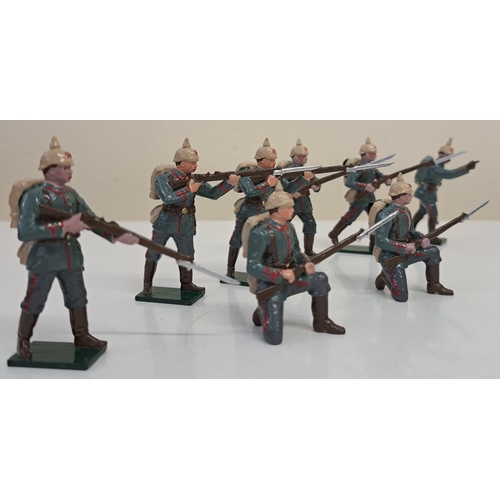 900 - A pristine/boxed set of eight 'German Infantry 1914' soldiers. Hand-painted by 'Tradition'. Model no... 