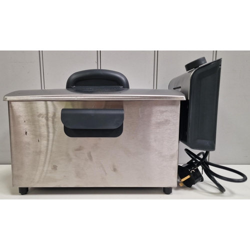 5064 - A boxed/unused Breville stainless-steel deep fat fryer. Model no.VDF059.