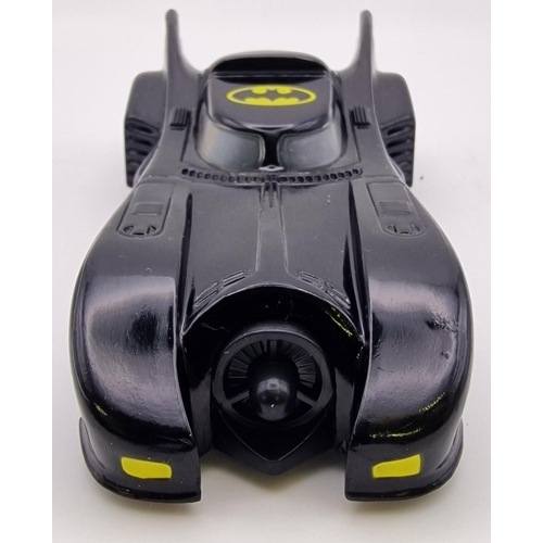 3825 - A carded, 1:43 scale Ertl Batmobile. Model no.2575. Card blister has been opened.