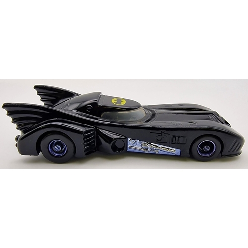 3825 - A carded, 1:43 scale Ertl Batmobile. Model no.2575. Card blister has been opened.