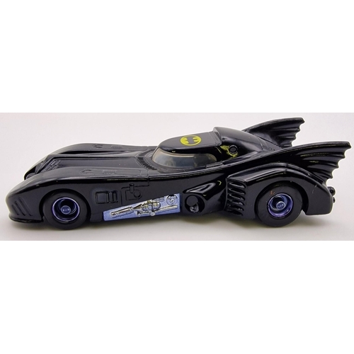 3825 - A carded, 1:43 scale Ertl Batmobile. Model no.2575. Card blister has been opened.