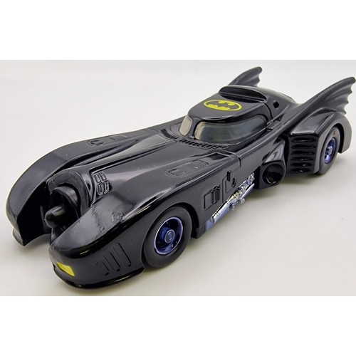 3825 - A carded, 1:43 scale Ertl Batmobile. Model no.2575. Card blister has been opened.