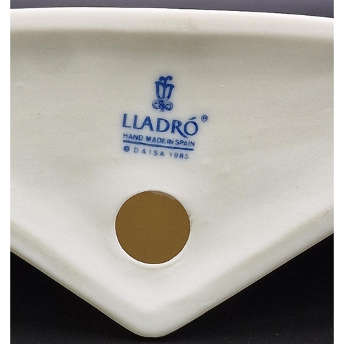 5035 - A Lladro Collectors Society plaque. Dimensions(cm) H11, W15, D6.