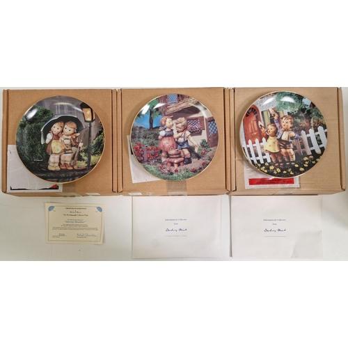 5043 - A collection of eight, boxed Danbury Mint 'Little Companions' display plates, together with a Royal ... 