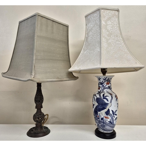 6302 - Two vintage lamps. To include a ceramic example in baluster form, together with a metal-based exampl... 