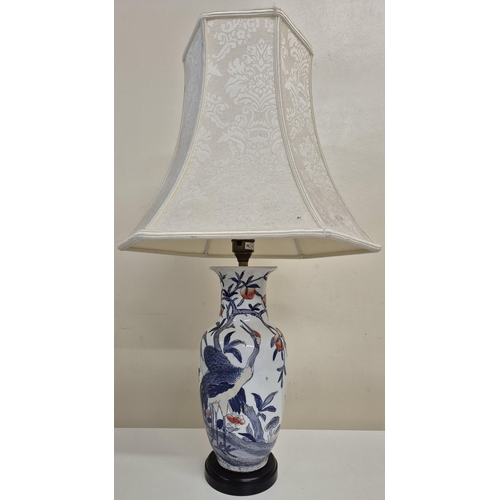 6302 - Two vintage lamps. To include a ceramic example in baluster form, together with a metal-based exampl... 