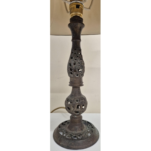 6302 - Two vintage lamps. To include a ceramic example in baluster form, together with a metal-based exampl... 