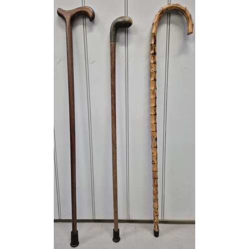 6317 - A trio of vintage walking canes. Lengths(cm) 86/89/89.