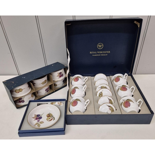 6320 - A collection of 22-pieces of Royal Worcester tableware, mostly 'Evesham' range.