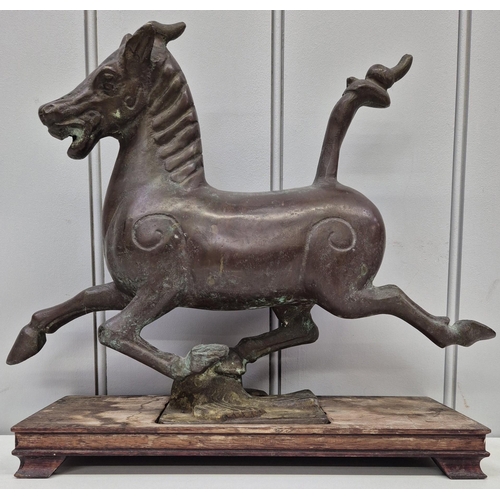 6321 - A vintage Chinese plinthed bronze sculpture, after 'The Flying Horse of Gansu'. Dimensions(cm) H31, ... 