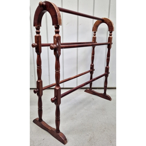 6324 - Two vintage towel rails. Dimensions(cm) H78/76, W60/65, D30/30.