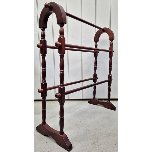 6324 - Two vintage towel rails. Dimensions(cm) H78/76, W60/65, D30/30.