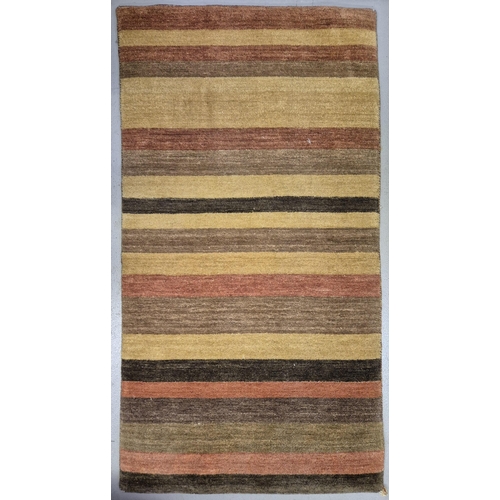 6326 - A good quality, contemporary floor rug. Dimensions(cm) 152 x 82.