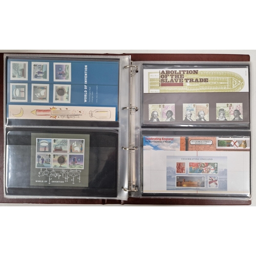 5114 - A huge collection of Royal Mail presentation packs, stored in eight good quality binders. Approximat... 