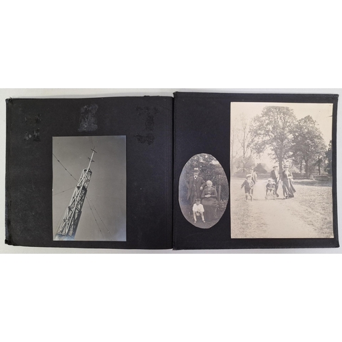 5142 - A pair of family photo albums, full of photo's from the 1930's. Also includes interesting period pho... 