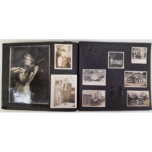 5142 - A pair of family photo albums, full of photo's from the 1930's. Also includes interesting period pho... 