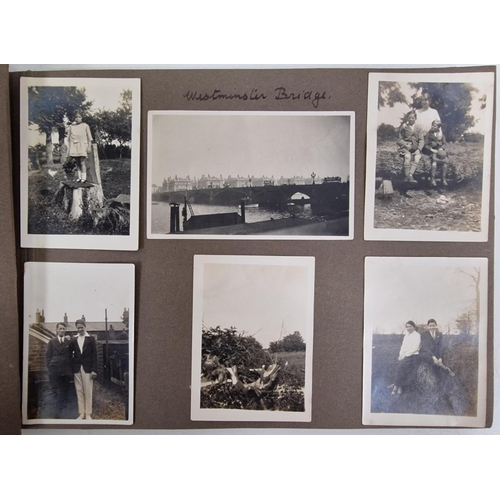 5142 - A pair of family photo albums, full of photo's from the 1930's. Also includes interesting period pho... 