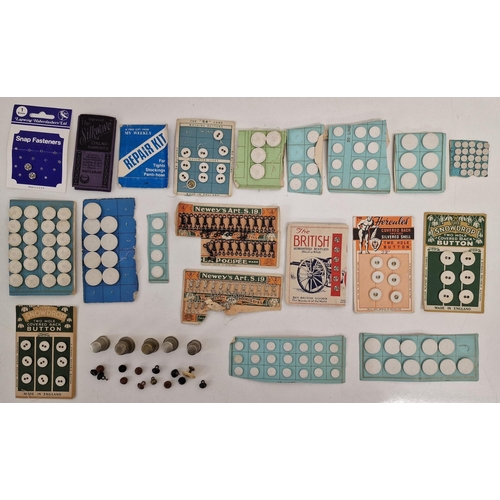 6398 - A collection of vintage sewing items. To include fasteners, buttons, thimbles, wool, lace, magazines... 