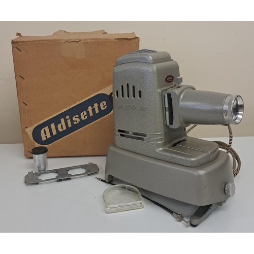 5213 - A vintage, boxed 'Aldisette' projector. Untested. Will require rewiring if use planned.