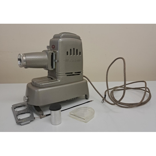 5213 - A vintage, boxed 'Aldisette' projector. Untested. Will require rewiring if use planned.