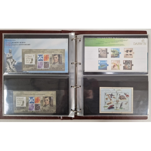 5114 - A huge collection of Royal Mail presentation packs, stored in eight good quality binders. Approximat... 