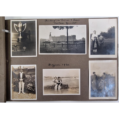 5142 - A pair of family photo albums, full of photo's from the 1930's. Also includes interesting period pho... 