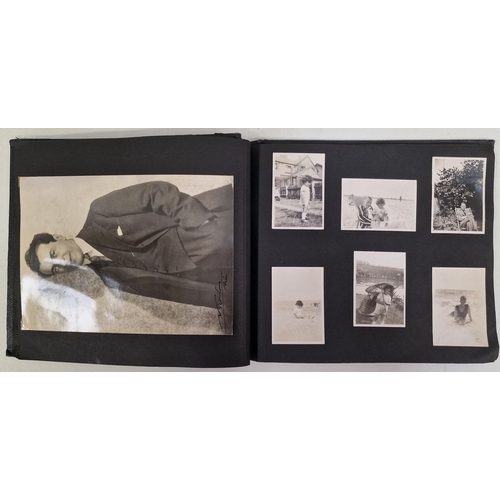 5142 - A pair of family photo albums, full of photo's from the 1930's. Also includes interesting period pho... 