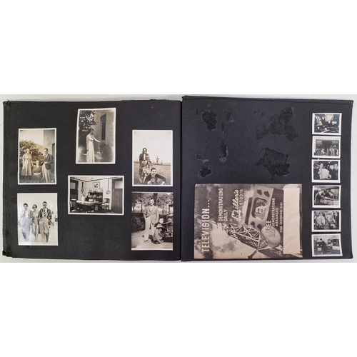 5142 - A pair of family photo albums, full of photo's from the 1930's. Also includes interesting period pho... 